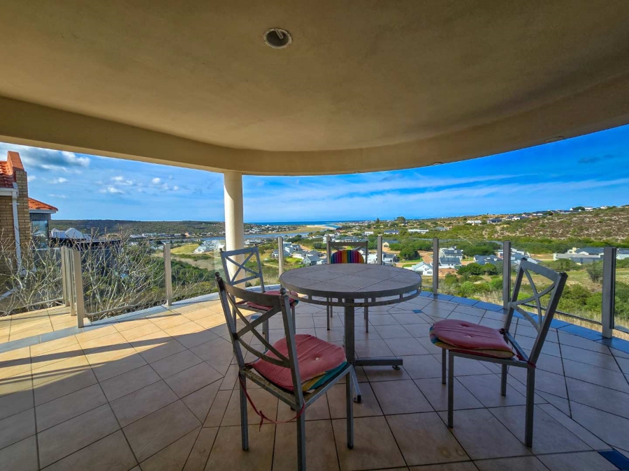 5 Bedroom Property for Sale in Stilbaai Wes Western Cape